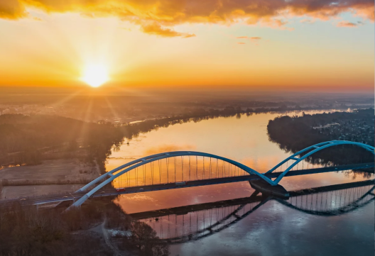 Profesjonalne zdjęcie z drona nad Toruniem